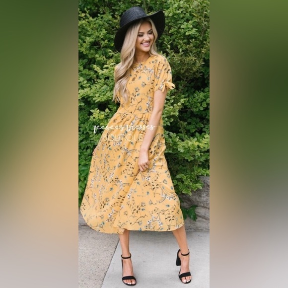 NWT Ami Dans La Rue Sleeveless
High/Low Silk Crepe Midi Dress in Cobalt Blue - Picture 9 of 9